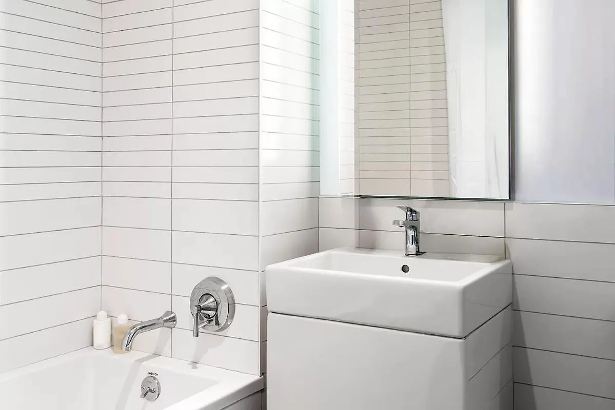 Large 1 Bedroom - Private Balcony - Luxury Building - Manhattan New York Apartment